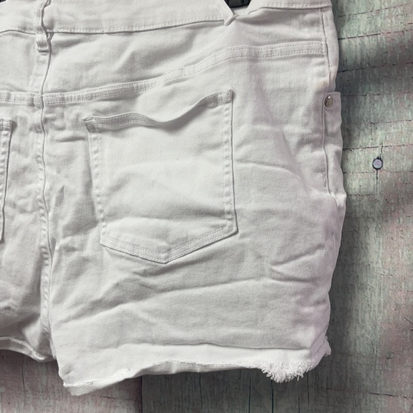 In brand new condition Woman’s Venus jean shorts - Picture 9 of 11